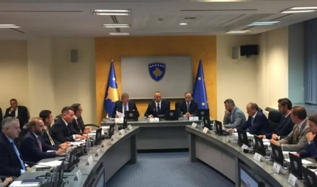 Haradinaj mbledh qeverinë në dorëheqje