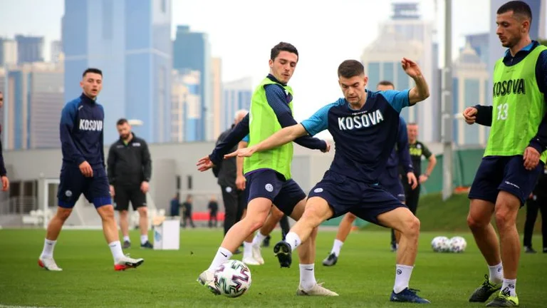 Kosova kryen dy seanca para përballjes me Suedinë, flasin Shala e Broja