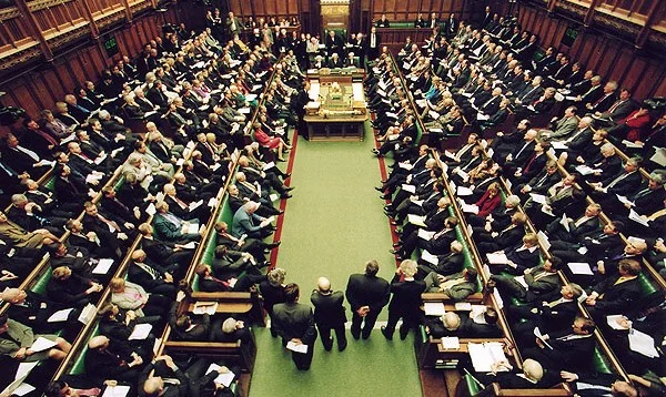 Ligjvënësit britanikë miratojnë ligjin për Brexit
