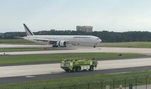 Një 10-vjeçar gjendet i vdekur në motorrin e avionit