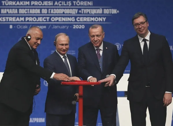 Vuçiq në Stamboll: Putin dhe Erdogan përfshijnë Serbinë në projektin e madh ekonomik