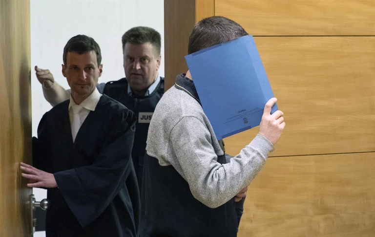 Gjermani iu helmoi drekën kolegëve të tij në vend të punës: Njëri prej tyre vdiq