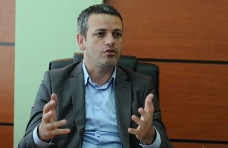 Gashi: Albin Kurti bëri hapa të njëanshëm, tash duhet t’na tregojë cili është opsioni i tij