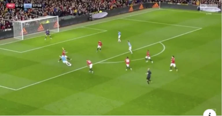 L'humiliation De Bruyne a fait de Jones ce soir est le dernier clou : Il doit partir d'urgence.