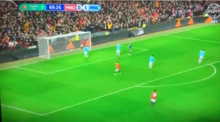 Man United refuzon të poshtërohet kokë e këmbë: Ngushton epërsinë e rivalit lokal