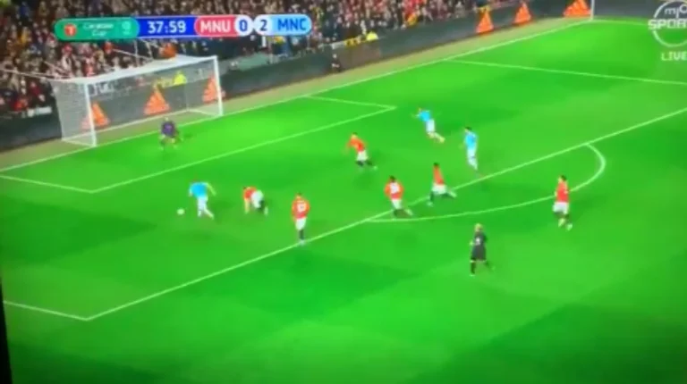 Nata po shëndrrohet në horror për Man Unitedin: City po tallet me të, e detyron të shënojë autogol