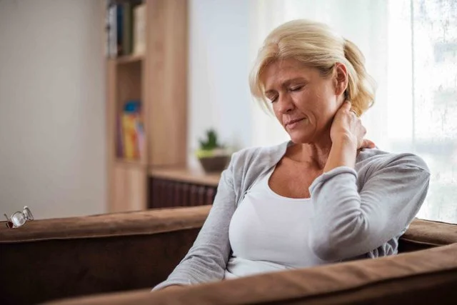 6 Warning Signs a woman's body gives in front of a heart attack