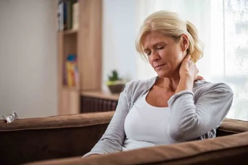 6 Warning Signs a woman's body gives in front of a heart attack