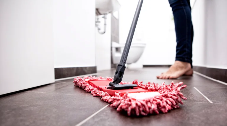 Tres maneras de limpiar los postes de baño
