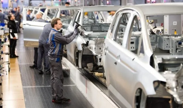Germany's number of automobile sales decline