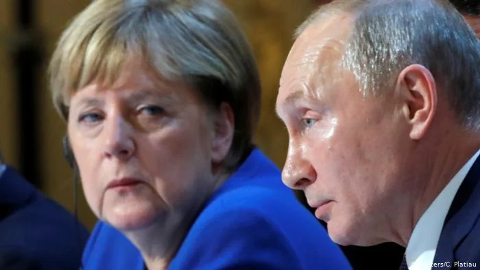 Poutine invite Merkel à la Russie pour la crise iranienne