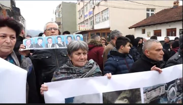 Imagen por protesta de los ciudadanos de Gjakova contra los peregrinos serbios