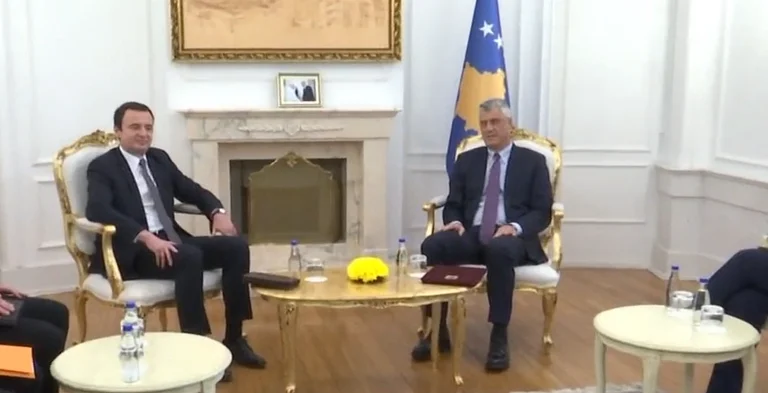 La reunión de Thaci Kurti comienza