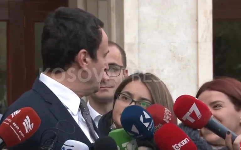 The nervous Kurt with journalists: Please, I'm not going anywhere (Video)