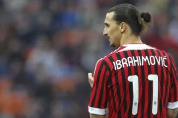Malas noticias para Ibrahmovic, espera comenzar el partido por el banco de reserva