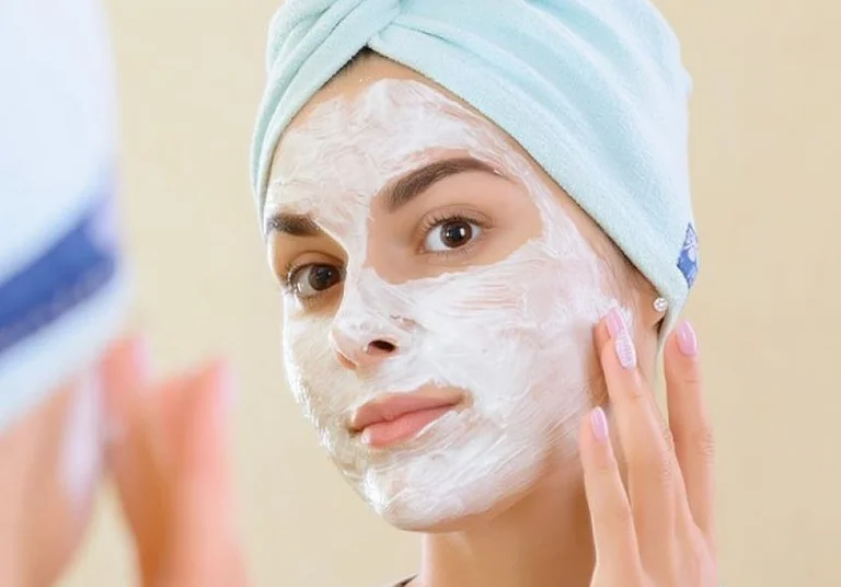 Maschera ideale sul viso dopo la stagione delle vacanze