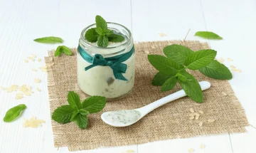 Rice mask and mint for a clean, fed skin