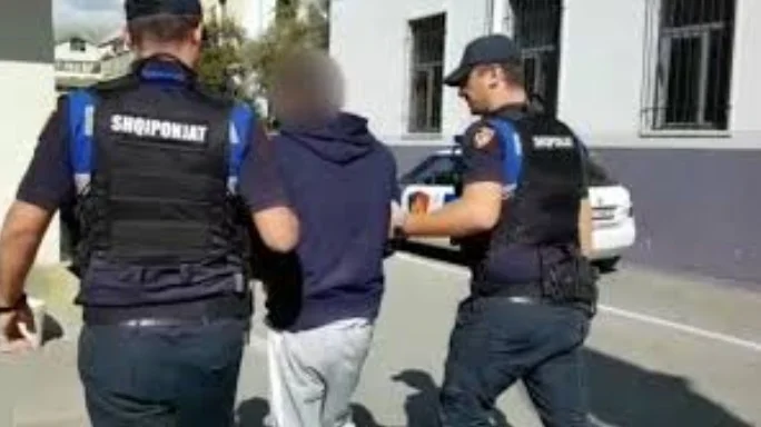 Il a poignardé son frère après un conflit, arrêté 16 ans à Durres