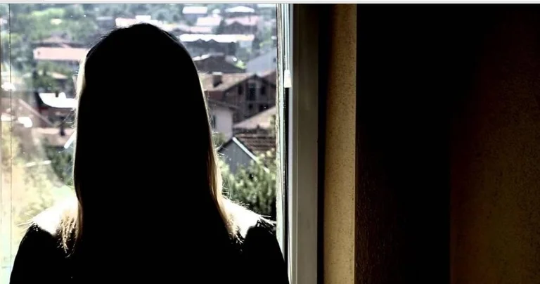 Violencia una mujer en un hotel en Prizren