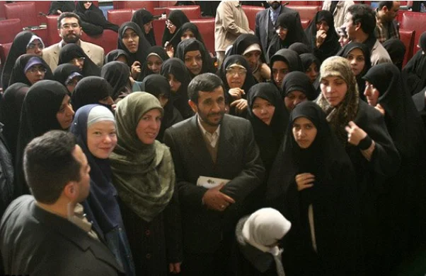 Ikiballe Huduti Berisha, der iranischen General trauert, macht sich als Fanat von Albin Kurti