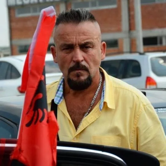 Vient pour l'épargne de Mère à Belgrade, police de Gring serbe à Merdare