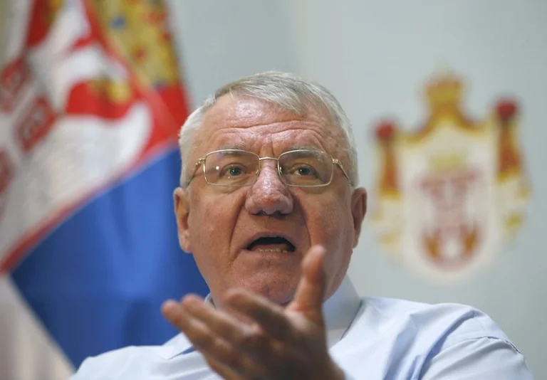 Seshel menace le Premier ministre monténégrin.