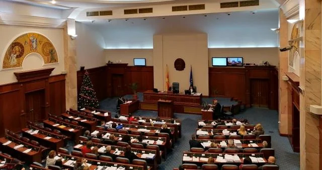 Il Parlamento trova le dimissioni di Zoran Zaev