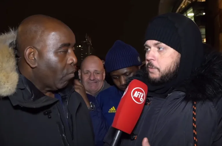 Les fans d'arsenic aiment maintenant Granit Jaka après l'apparition d'Al-Xavi de Man. Unitedit (Vidéo)