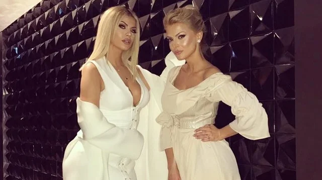 Liona and Marina on vacation in Dubai, start with luxury posts