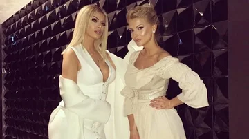 Liona et Marina en vacances à Dubaï, commencez par des billets de luxe
