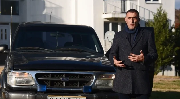 Ibrahim Rugovas Auto von seinem ehemaligen Leibwächter gehalten