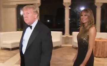 BUZARE: Trump demande son approbation, enlève Melanie, mais il parle comme un enfant des vœux d'anniversaire