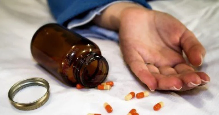 adolescente albanese termina la vita con i pesticidi