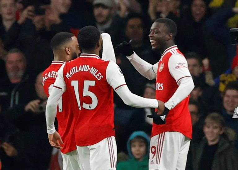 Arsenal lehrt Man Utd, leicht triumphiert