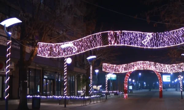 Atmosfera scura lungo le strade di Mitrovica