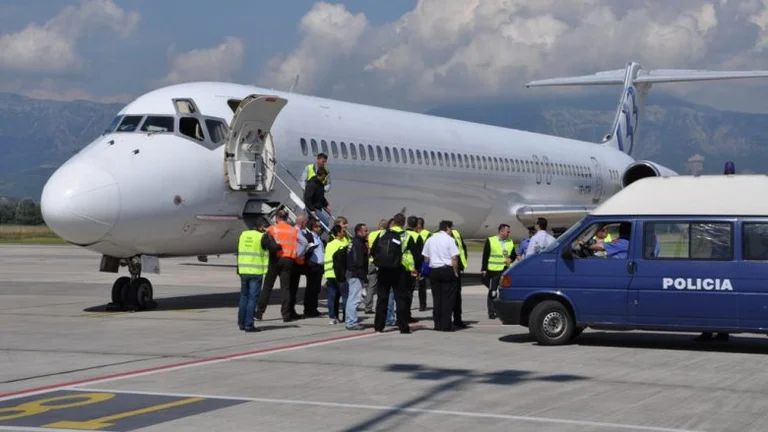 De la prison à l'aéroport, les autorités albanaises expulsent d'urgence les gylinsti