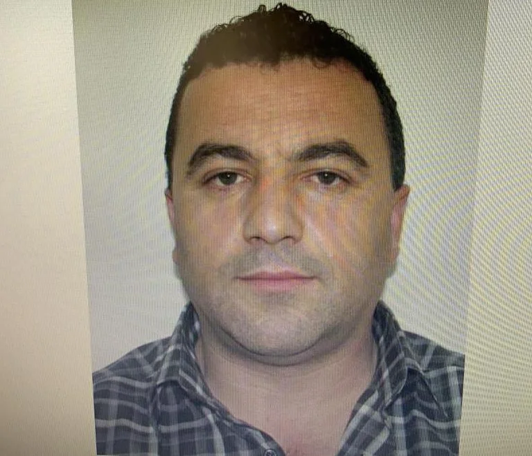 Policía buscando a este tipo