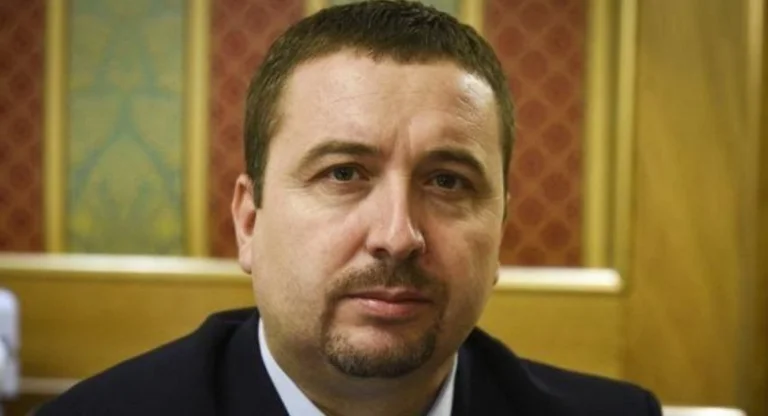 Brian Latifi- Agim Bahtirir: Incluso las vacas del mercado dominical saben que el sindicato Mitrovica no depende de ti