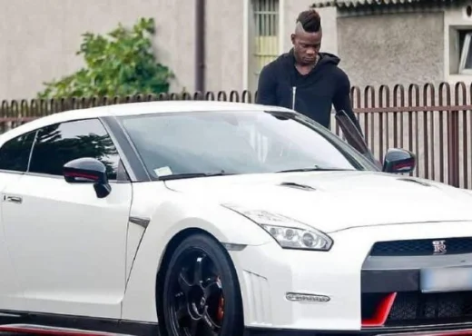 Come sempre, Balotelli: Lascia la macchina per strada e torna a casa
