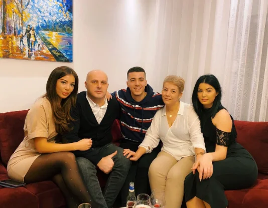 Lille calciatore festeggia il nuovo anno in Kosovo, c'era Majlinda Zeka