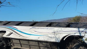 メキシコの伝統: 少なくとも11はバスロールから死にます