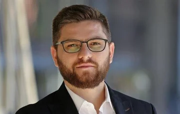 “は、“から 48 時間ダウンし、Facebook の投稿ではなく、弁護士” が主張する - Kurt の元顧問が逮捕された後、プロセキューションは詳細が付属しています。