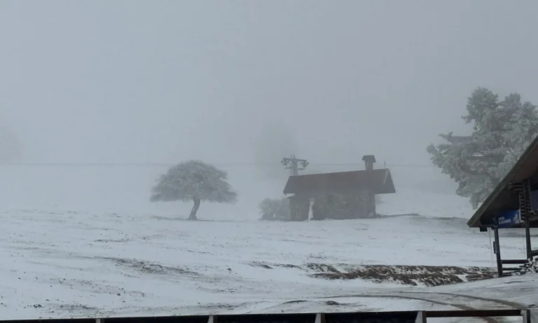 ギリシャは雪で覆われ、-1度までの温度