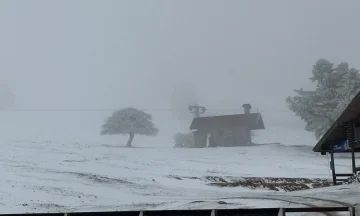ギリシャは雪で覆われ、-1度までの温度