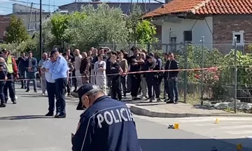 ダーレスの2人の子供は、逮捕された57歳ドライバーを殺しました