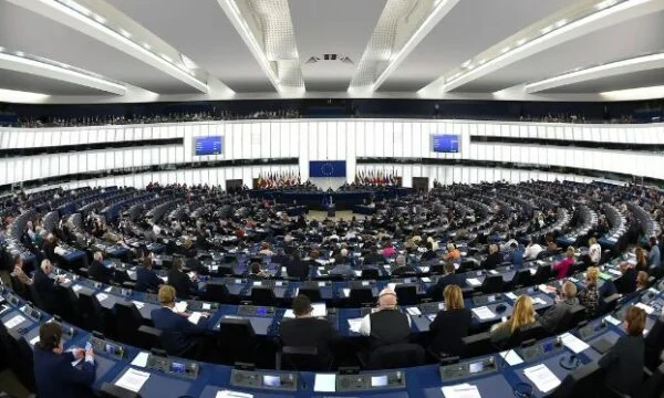 A Comissão dos Negócios Estrangeiros do PE aprova o relatório, o Scheeder Eurodeput: Albânia, um dos dois principais países do alargamento da UE