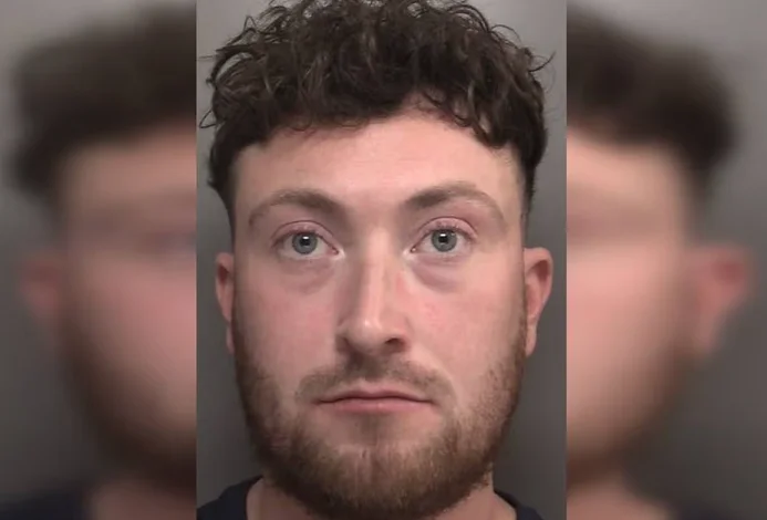 イギリスの父は、彼のためにカインとピンポンボールを隠しました, 警察は発見します