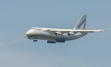 今日はプリスティナ空港に上陸した世界最大の飛行機の1つ。
