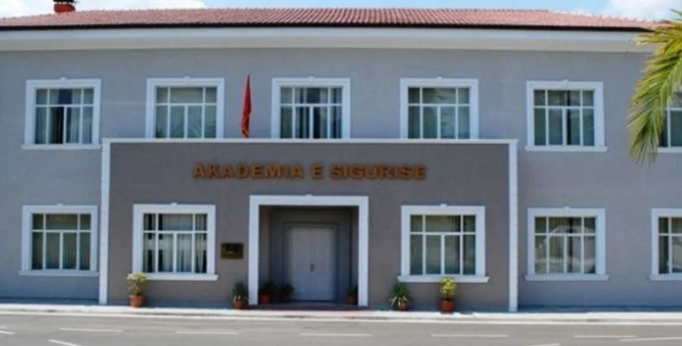 Тирана: 56 студентов Академии безопасности отравлены, подозреваются в еде