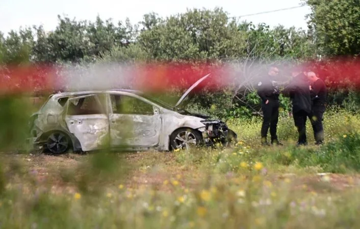 The Greek mob killed: Four in chains, two Albanians